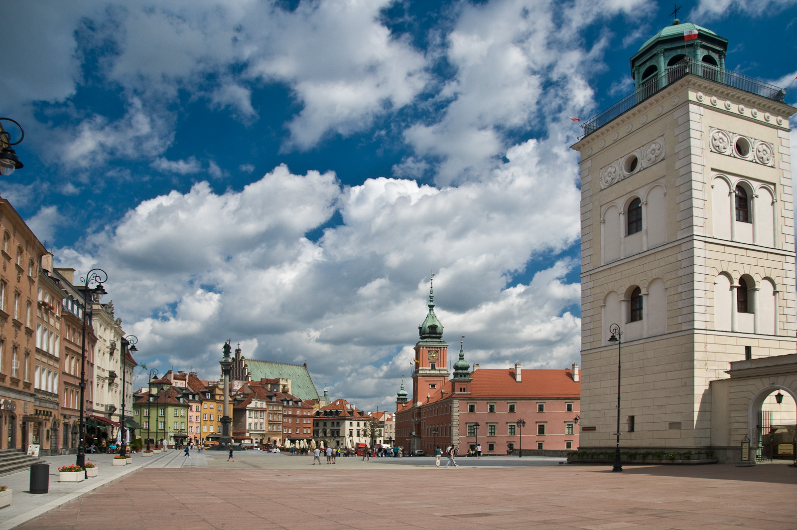 Krakowskie Przedmieście przy placu Zamkowym. Fot. Paul Kowalow, CC BY-SA 3.0