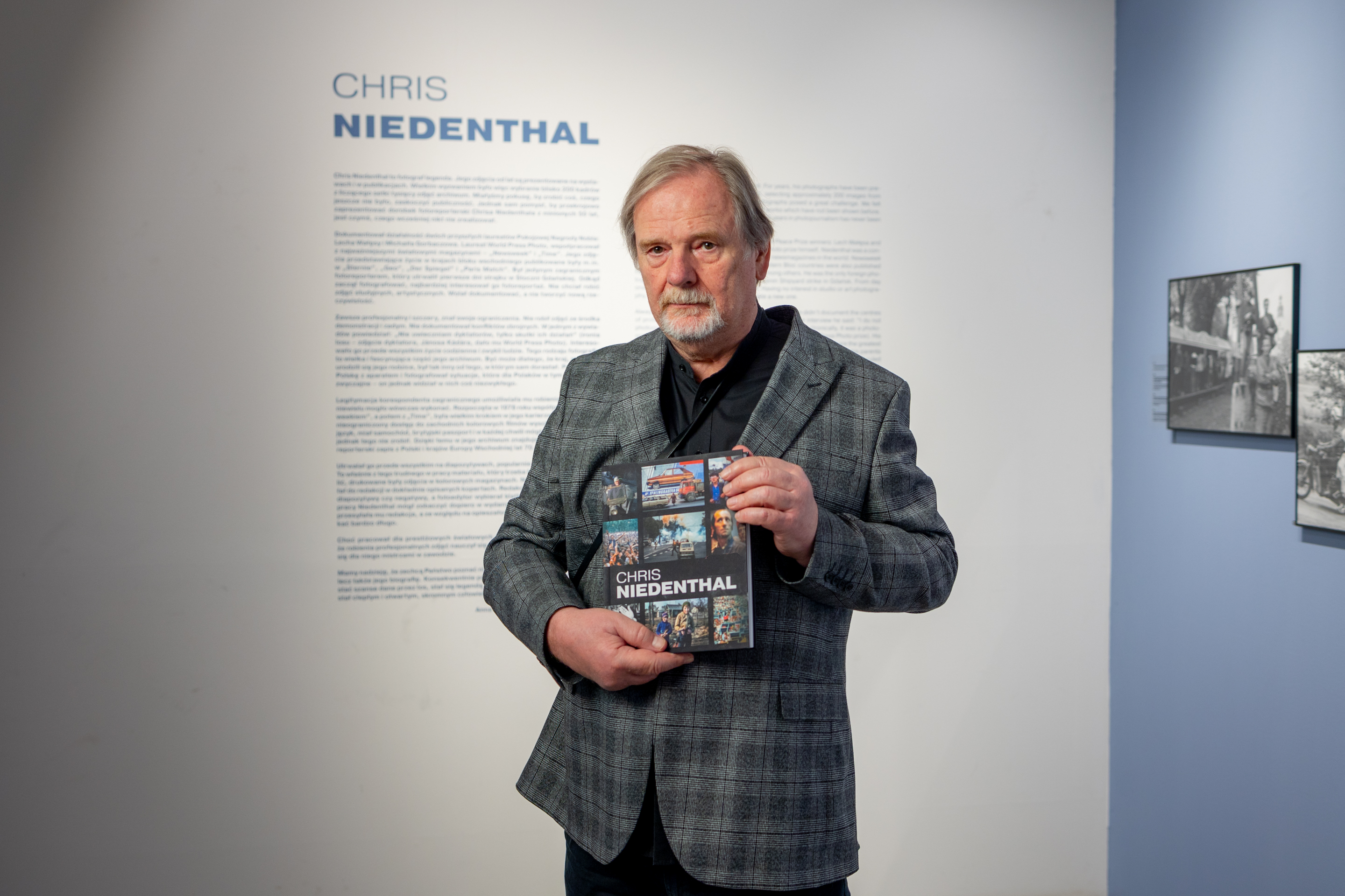 Zwycięzca lub zwyciężczyni aukcji otrzyma także album CHRIS NIEDENTHAL towarzyszący wystawie. Fot. Robert Olszański / DSH