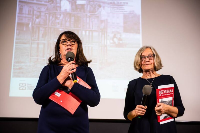 Anna Brzezińska i Katarzyna Madoń-Mitzner, kuratorki wystawy. Fot. Radek Zawadzki
