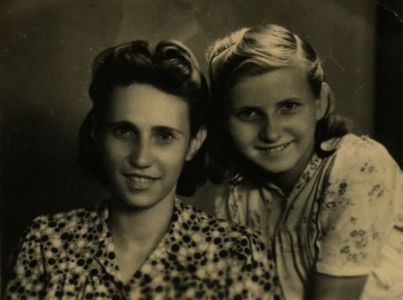 ze zbiorów Ludwiki Masiewicz, 1948/AHM DSH Lidia Brach i Ludwika Masiewicz w mieszkaniu przy ulicy Kopińskiej w Warszawie
