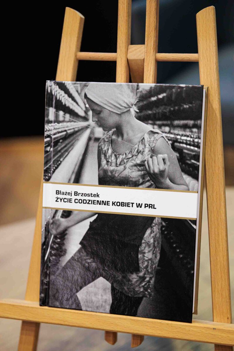 251212-DSH Książka Życie codzienne kobiet w PRL-mgrochocki-001 kopia